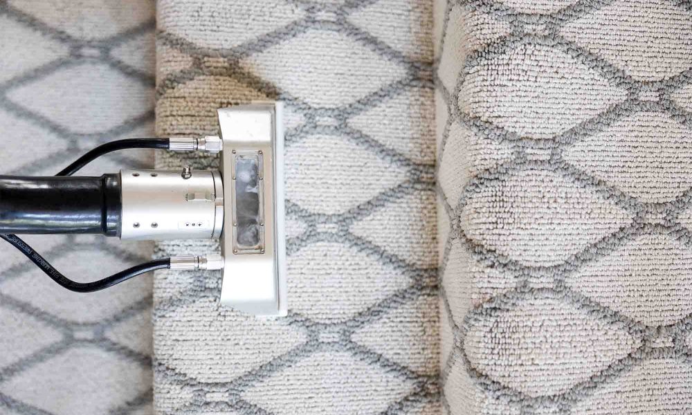 Carpet cleaning tool